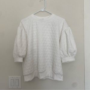 White quilted puffed sleeve sweater